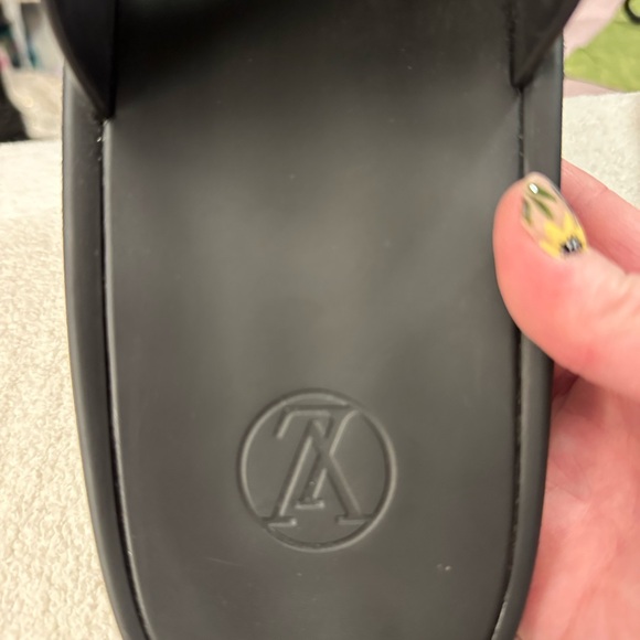 Louis Vuitton Sunbath Flat Mule size 40 like new. Only worn maybe 10 times. - Picture 6 of 10